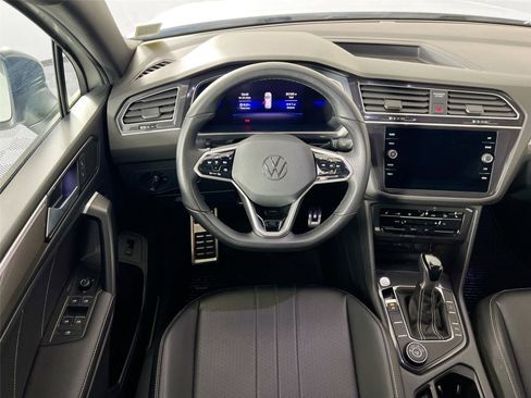 Used 2024 Volkswagen Tiguan SE R-Line image 21