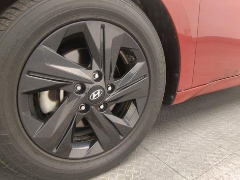 Used 2023 Hyundai Elantra SEL image 31