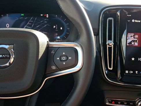 Certified 2025 Volvo XC40 B5 Core image 22