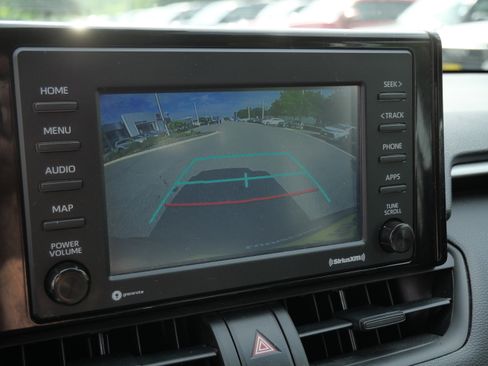 Used 2022 Toyota RAV4 XLE AWD/4WD image 31