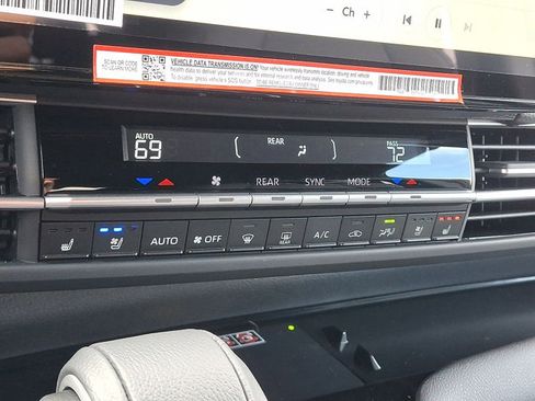 Used 2025 Toyota Sienna Platinum image 20