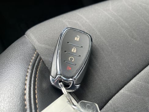 Used 2022 Chevrolet Trax LT w/ LT Convenience Package image 39