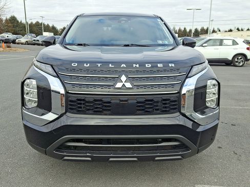 Used 2023 Mitsubishi Outlander ES image 2