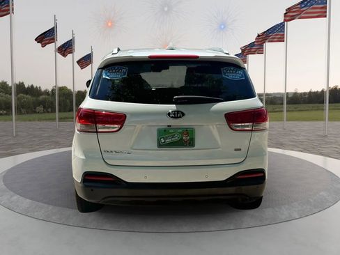 Used 2017 Kia Sorento LX w/ LX Convenience Package image 6