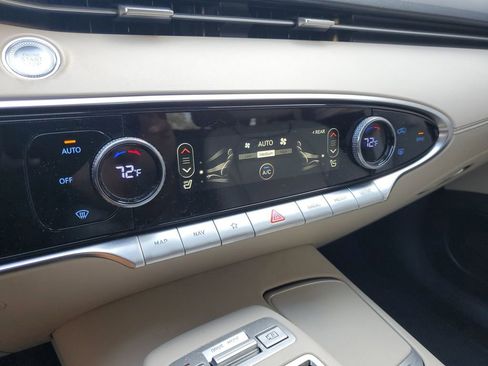 Certified 2024 Genesis GV70 2.5T image 32