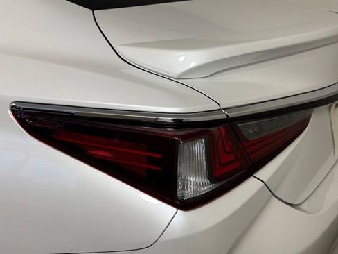 Used 2024 Lexus ES 350 Ultra Luxury w/ Accessory Package (Z2) FWD image 12