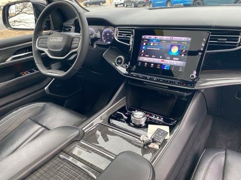 Used 2022 Jeep Wagoneer Series II w/ Premium Group I image 7