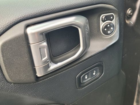 Used 2019 Jeep Wrangler Unlimited Rubicon image 17