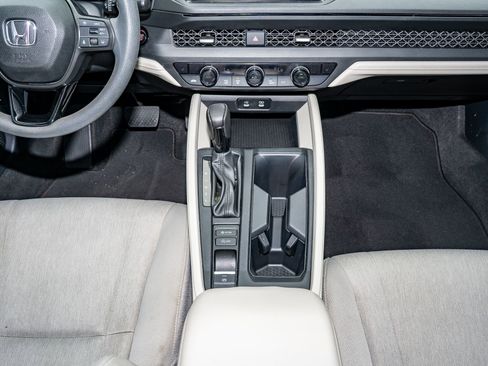 Certified 2023 Honda Accord EX image 27