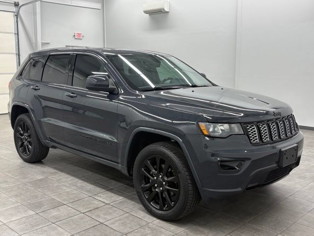 Used 2018 Jeep Grand Cherokee Altitude AWD/4WD image 1