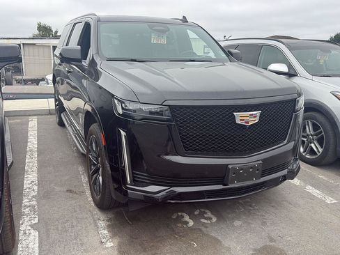 Used 2023 Cadillac Escalade ESV Sport AWD/4WD image 3