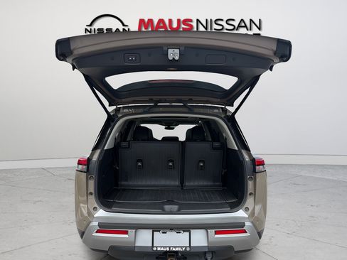 Certified 2023 Nissan Pathfinder Platinum w/ Cargo Package AWD/4WD image 10