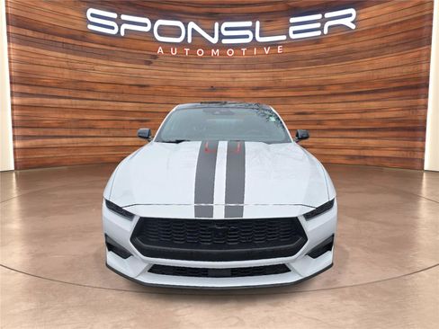 Used 2025 Ford Mustang Premium image 9