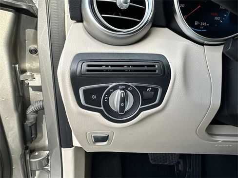 Used 2022 Mercedes-Benz GLC 300 GLC 300 image 32