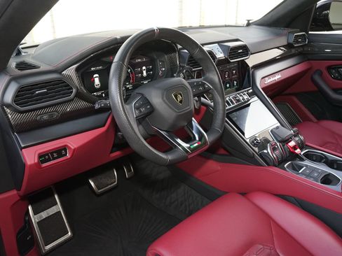 Used 2022 Lamborghini Urus AWD/4WD image 7