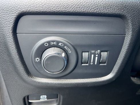 Used 2023 Jeep Grand Cherokee L Laredo image 10