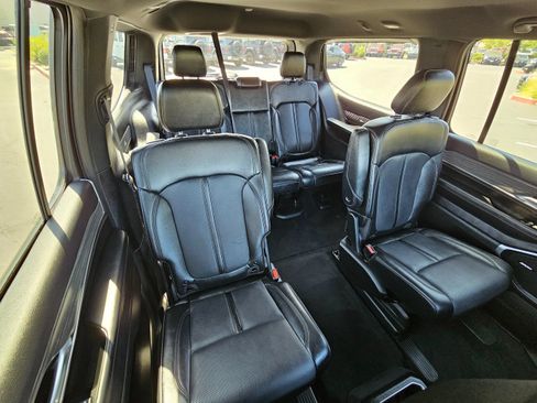 Used 2024 Jeep Wagoneer Series III AWD/4WD image 41