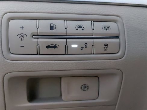 Used 2018 Genesis G80 3.8 w/ Option Group 03 image 22