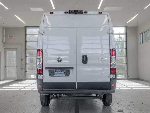 Used 2025 RAM ProMaster 2500 w/ Convenience Group FWD image 14
