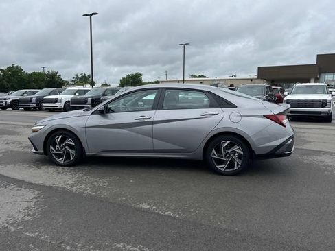 Certified 2025 Hyundai Elantra Sport FWD image 8