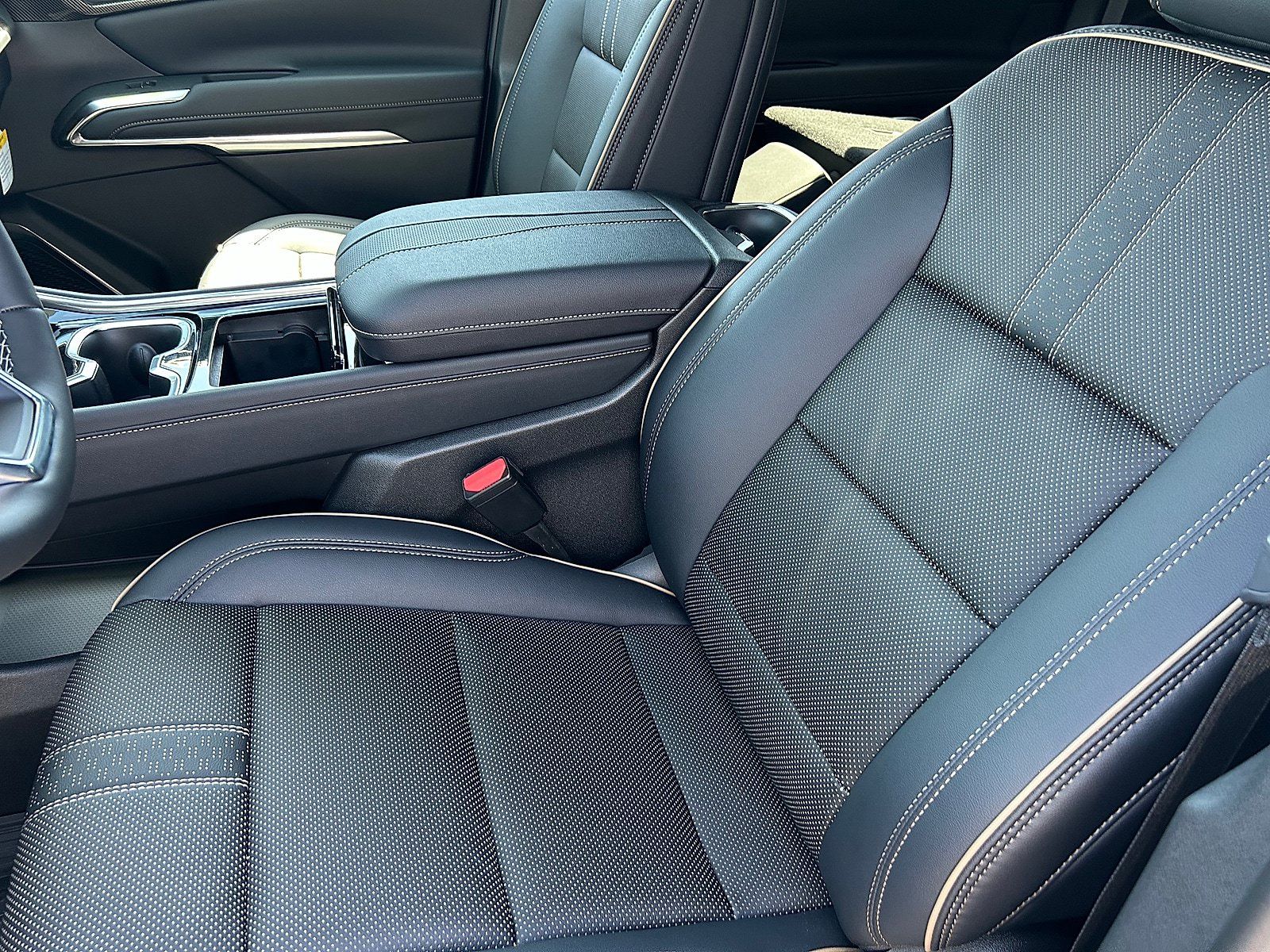 New 2026 Chevrolet Traverse High Country FWD image 11