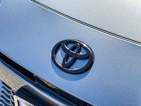 Used 2025 Toyota Camry XSE FWD image 10