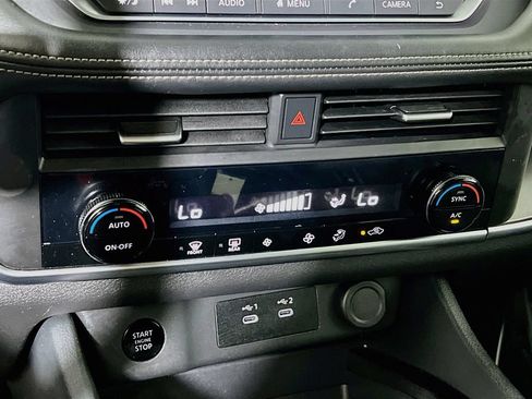 Used 2024 Nissan Rogue SV FWD image 14
