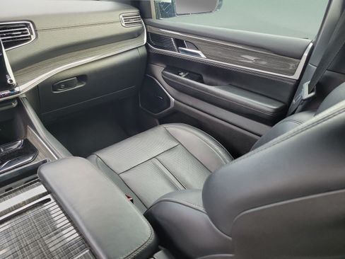 Used 2022 Jeep Wagoneer Series II AWD/4WD image 10