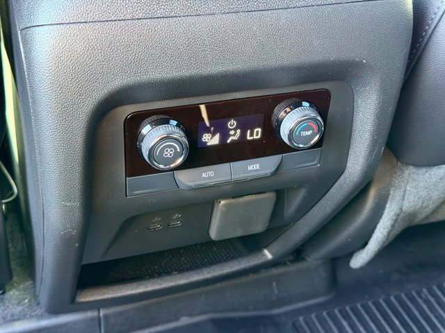 Used 2026 Chevrolet Traverse LT w/ Sun and Wheel Package FWD image 23