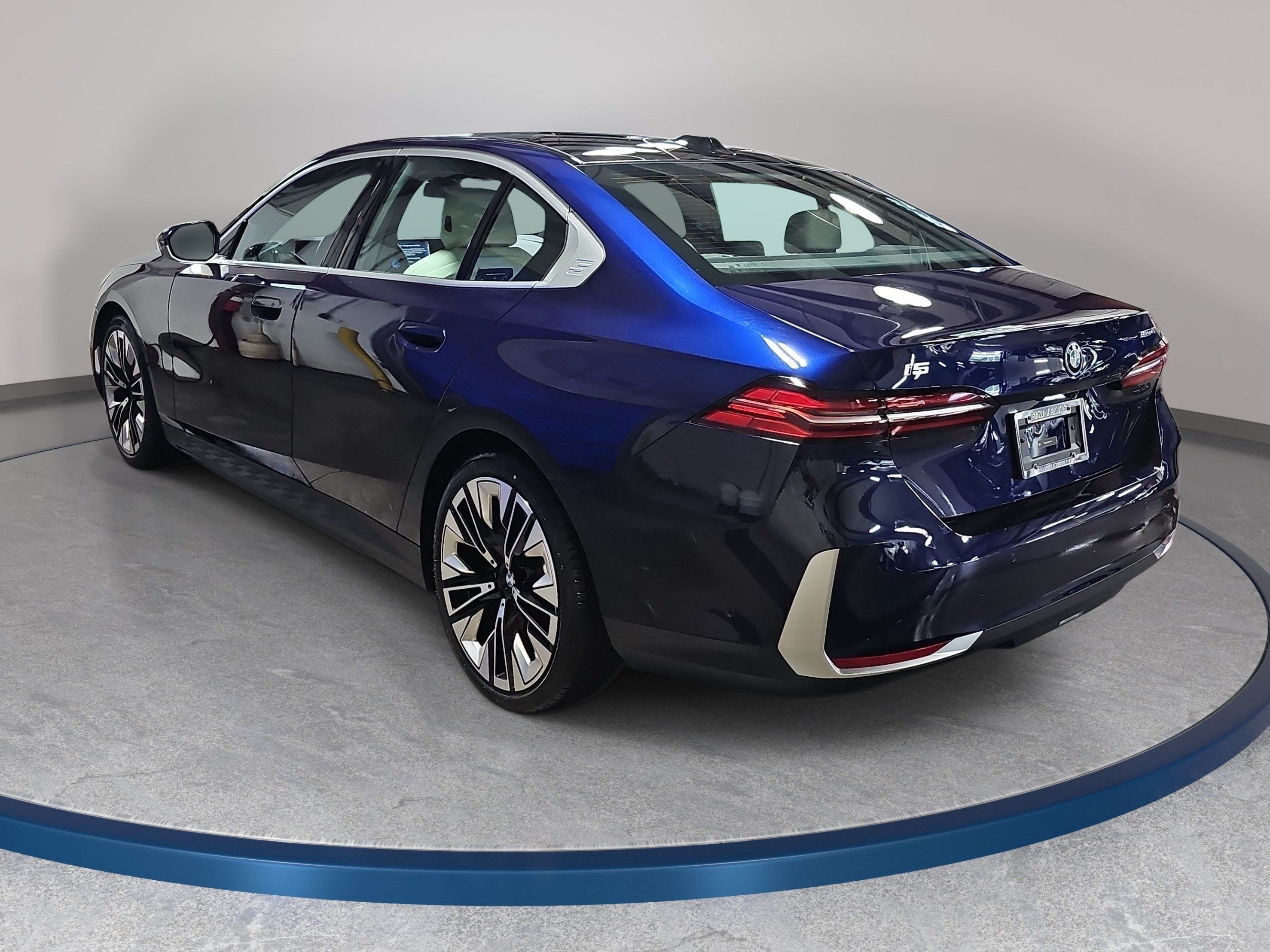 Certified 2026 BMW i5 eDrive40 RWD image 8