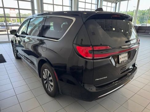 Used 2024 Chrysler Pacifica Limited FWD image 44