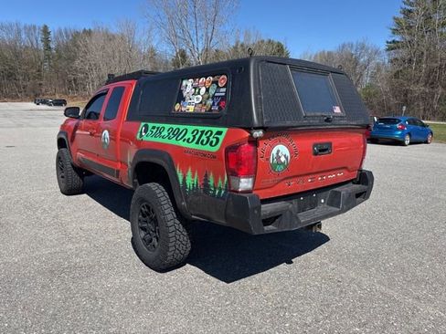 Used 2016 Toyota Tacoma TRD Sport w/ Towing Package image 5