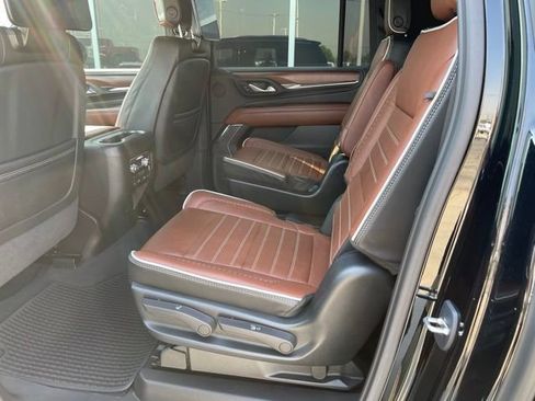 Used 2023 GMC Yukon XL Denali Ultimate AWD/4WD image 14