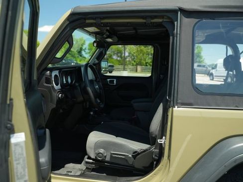 Used 2025 Jeep Wrangler Sport AWD/4WD image 12