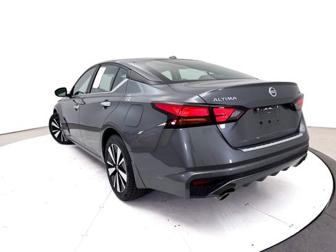 Used 2021 Nissan Altima 2.5 SV w/ SV Premium Package FWD image 2