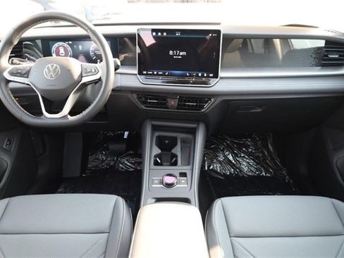 New 2025 Volkswagen Tiguan SE image 23