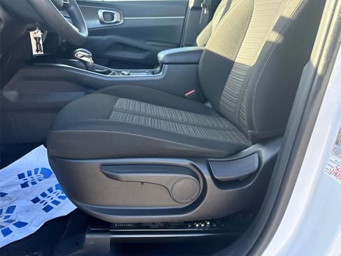 Used 2023 Kia Sorento LX image 19