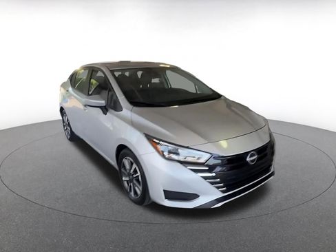 Used 2025 Nissan Versa SV image 3