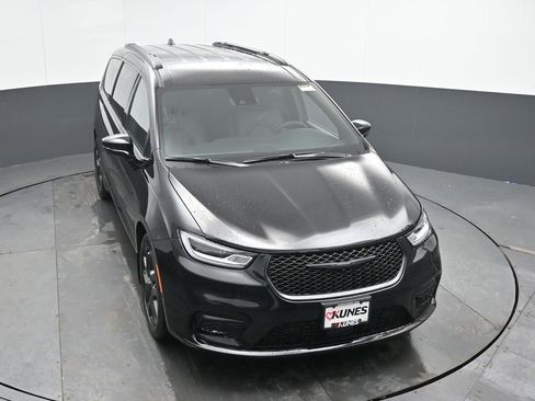 New 2026 Chrysler Pacifica Select image 33