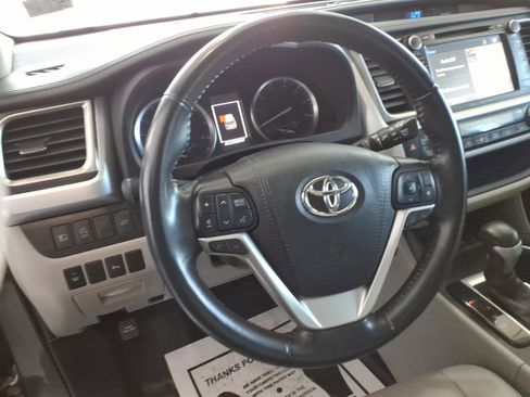 Used 2019 Toyota Highlander Limited image 11
