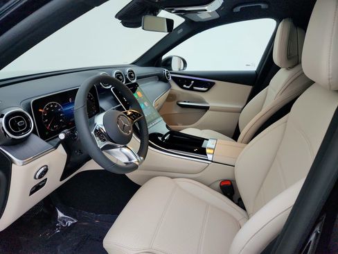 Certified 2025 Mercedes-Benz GLC 300 image 6
