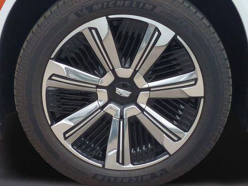 New 2025 Cadillac Escalade IQ Luxury 2 image 15