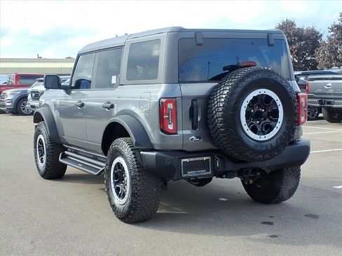 Used 2023 Ford Bronco Big Bend w/ Sasquatch Package image 3