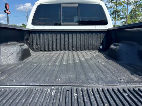 Used 2012 Ford F250 Lariat image 10