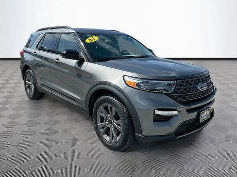 Used 2023 Ford Explorer XLT w/ Equipment Group 202A image 3