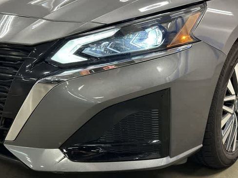 Used 2024 Nissan Altima 2.5 SV FWD image 30
