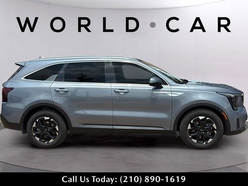 Used 2025 Kia Sorento S w/ Panoramic Sunroof Package FWD image 3