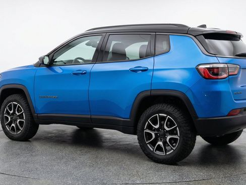Used 2025 Jeep Compass Trailhawk AWD/4WD image 6