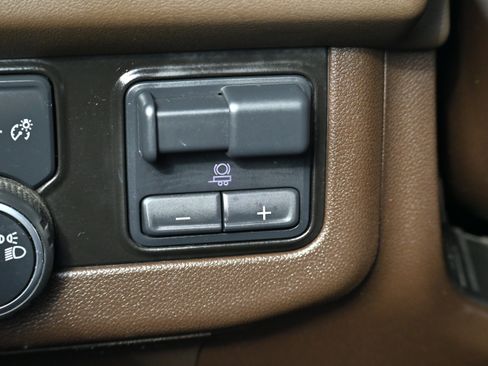 Used 2021 Chevrolet Tahoe LT w/ LT Signature Package image 26