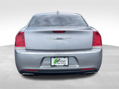 Used 2017 Chrysler 300 Limited RWD image 6